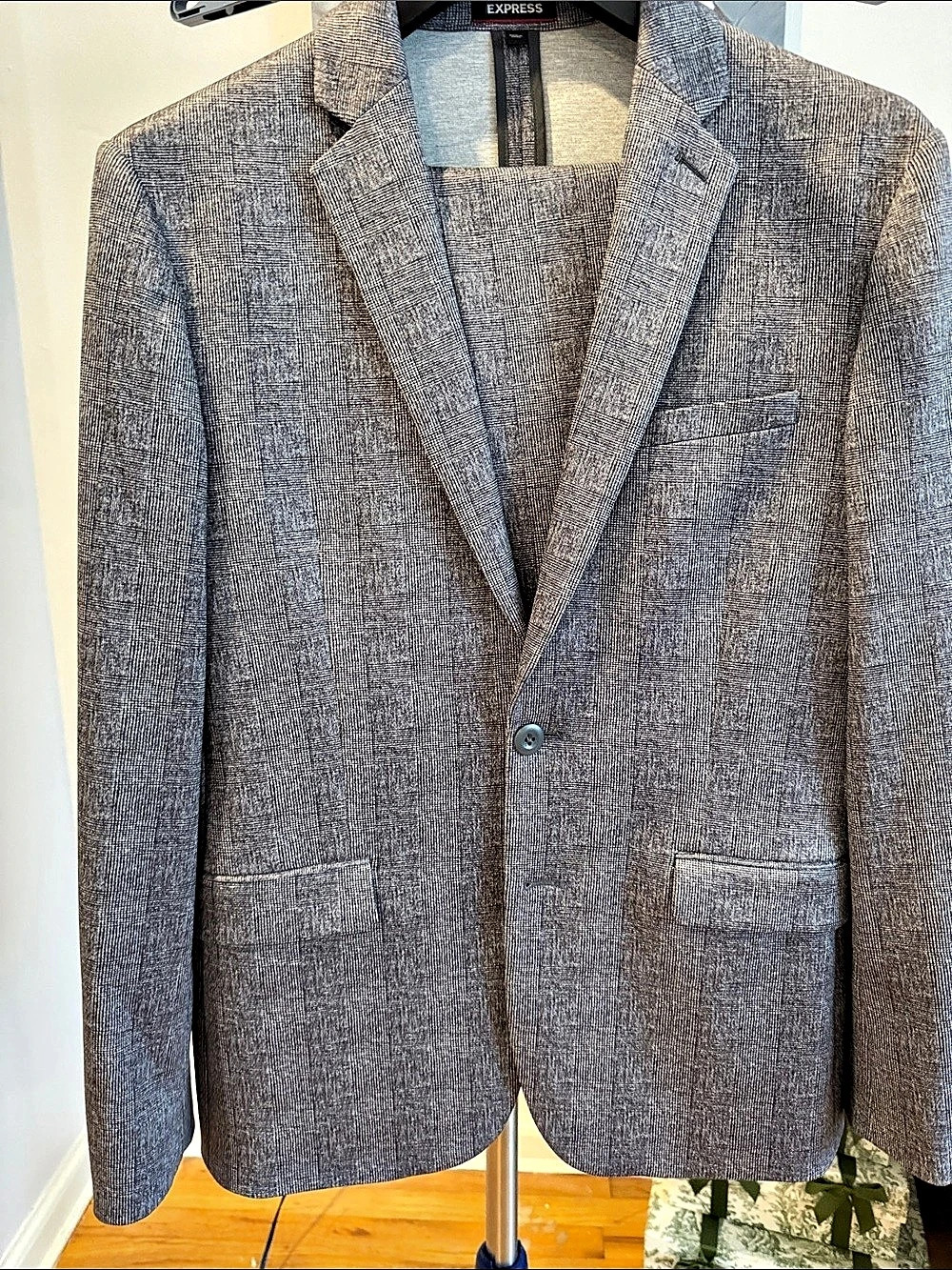 Express Performance Stretch+ Extra Slim Grey Plaid Full Suit Size 38S